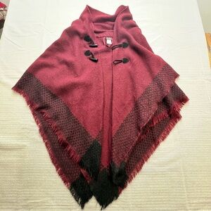 Mix it Women's Burgundy Chunky Knit 2 Claw Button Front Fringe Poncho - One Size